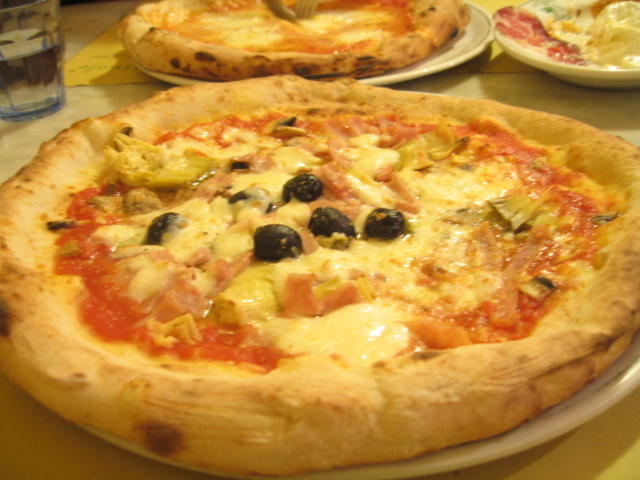 Italyii-08-pizza3.JPG