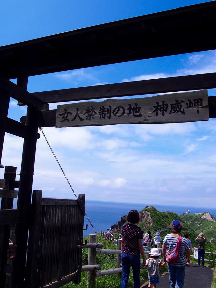 神威岬の門