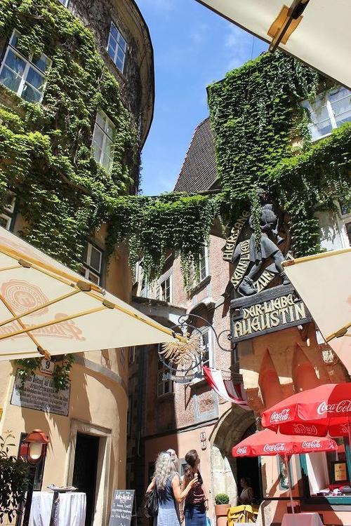 ウィーン最古のレストラン グリーヒェンバイスル は伝説と歴史の宝庫 たびこふれ