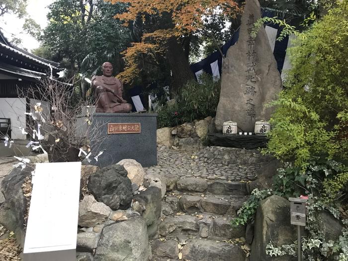 安居神社　眞田幸村戦死の碑と銅像