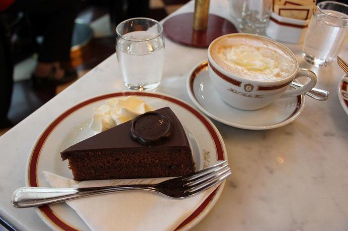 ウィーンで絶対食べたい カフェ ザッハのザッハトルテ たびこふれ