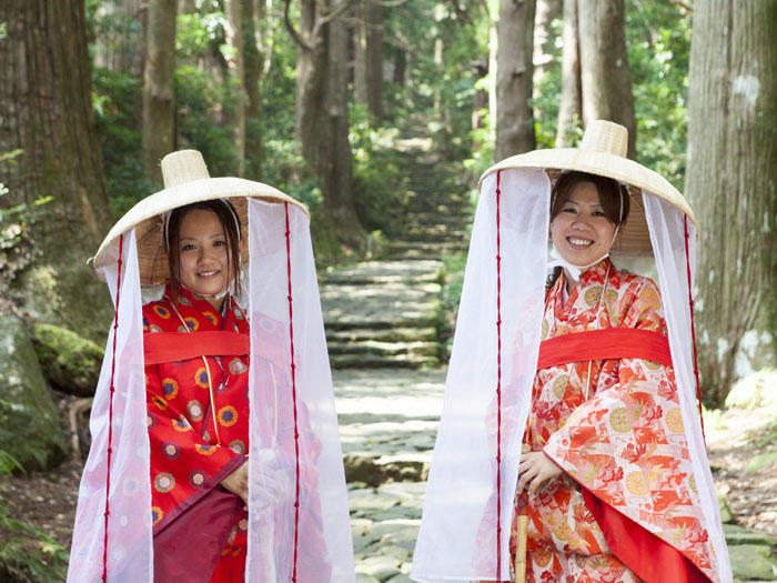 熊野古道で平安衣装に身を包んで記念撮影 たびこふれ