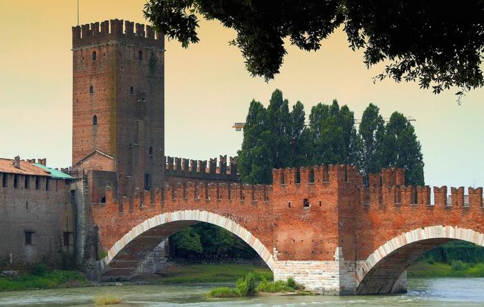 Italyii-ヴェローナとロミオとジュリエット-スカリジェロ橋とカステル・ヴェッキオtour-2387490_1280.jpg