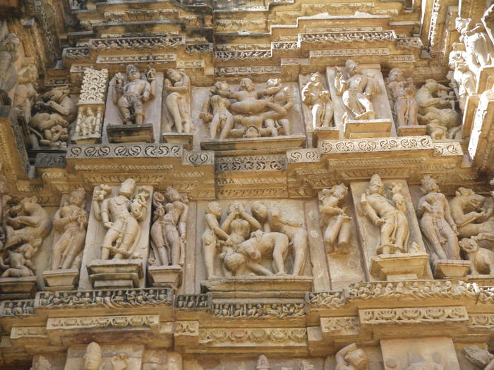 性表現が厳しいインドにあるセクシー世界遺産カジュラホ寺院群。実際に