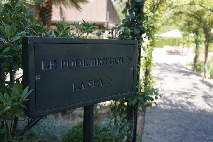 yukaco-イタリア-フィレンツェの「ヴィラ・コーラ」でランチ-「LE POOL BISTROT」と書かれた標識.JPG