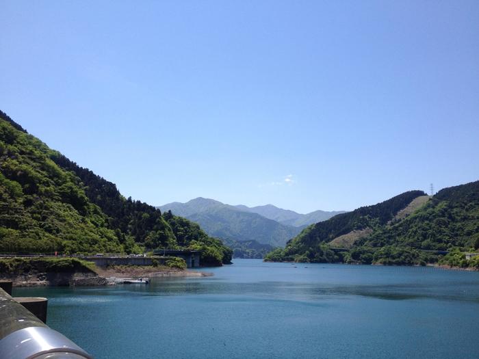 夏休みはダム汁を浴びよう 宮ヶ瀬ダム観光放流へ たびこふれ