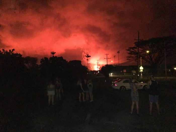 パホア地区赤い噴煙１.jpg