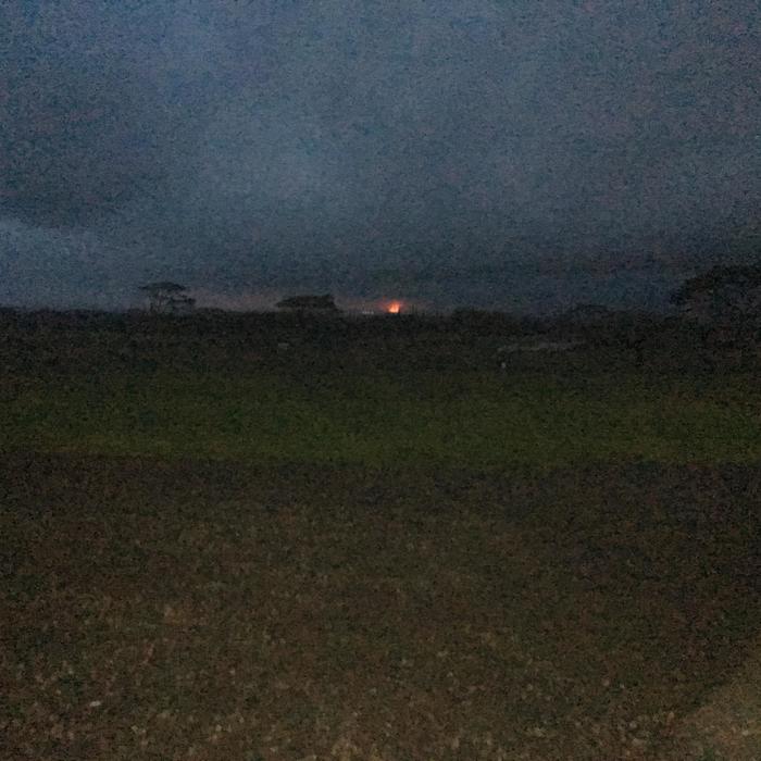 パアニ牧場赤い噴煙２.jpg