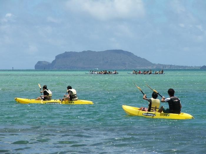 ハワイ-クアロアランチ-06-プライベートビーチでカヌーやカヤック遊び.jpg