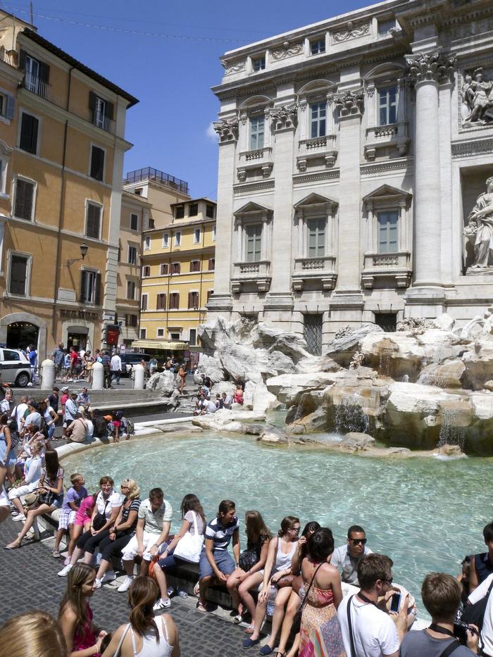 コインを投げれば願いが叶う ローマ定番の観光スポット トレヴィの泉 たびこふれ