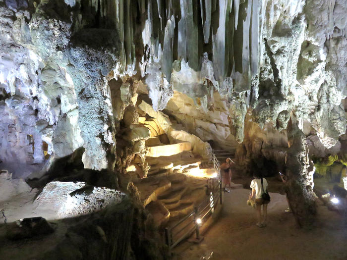 ベトナムの世界遺産フォンニャ洞窟をボートで探索 たびこふれ