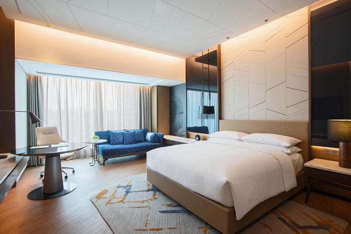 Renaissance Xi'an Hotel - Guestroom King.jpg