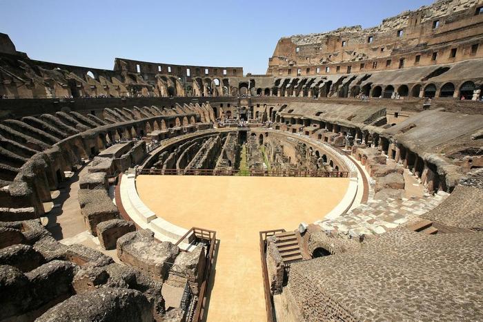 コロッセオ_03_Colosseum, Rome_Photo by Alex Proimos_CC-BY_2.0.jpg