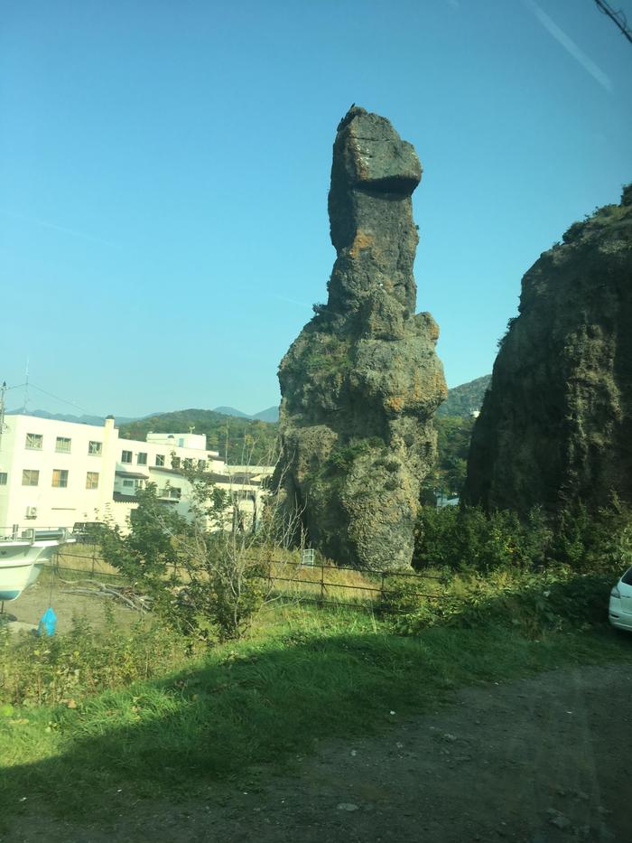 ゴジラ岩.jpg