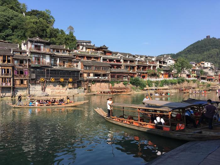 中国　鳳凰古城の小舟