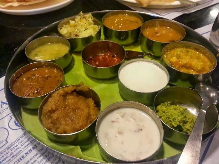 南インド料理の定食　ミールス