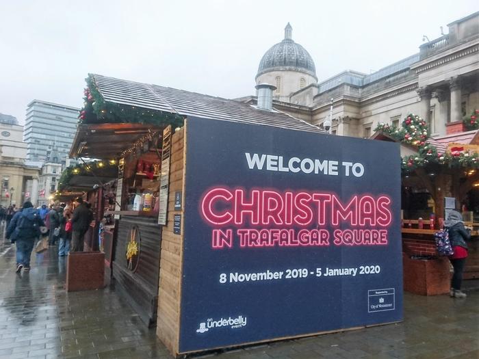 ロンドン、トラファルガー・スクエアのクリスマス・マーケット