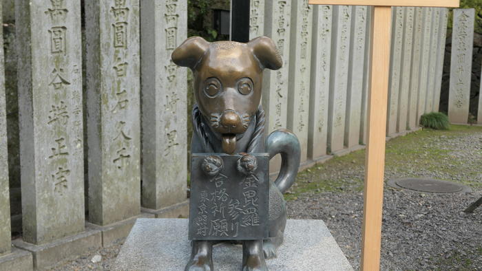 こんぴら狗の銅像