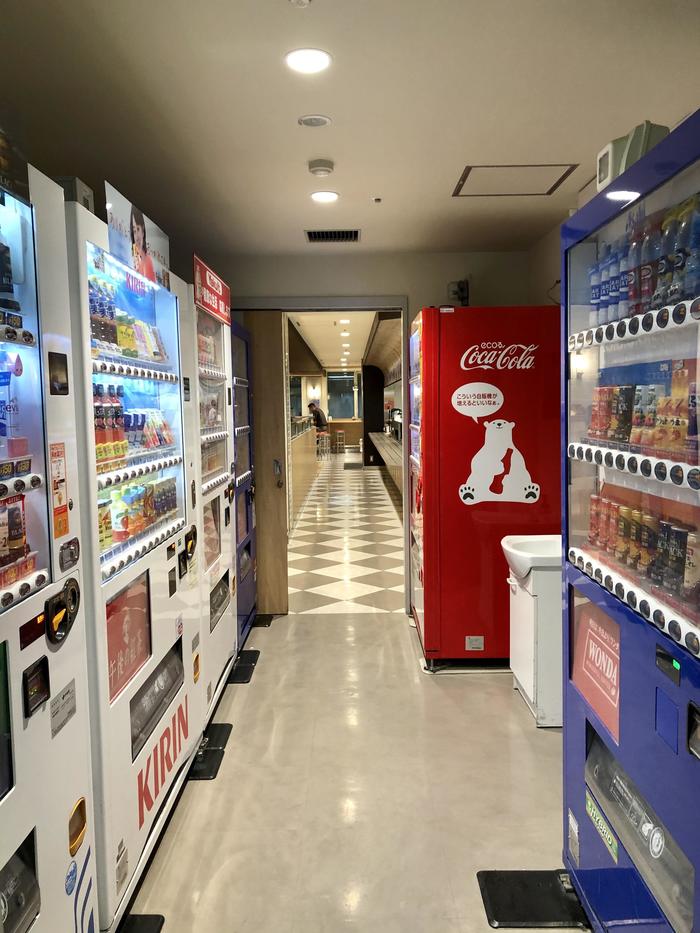 大阪国際空港　食堂オアシス横の自動販売機