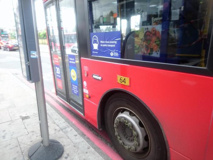 ロンドン、バスの車体