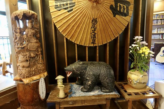 栃尾又温泉　自在館　ロビーにあるクマの置物