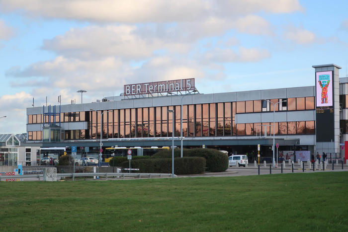 ブランデンブルク空港　ターミナル5　外観