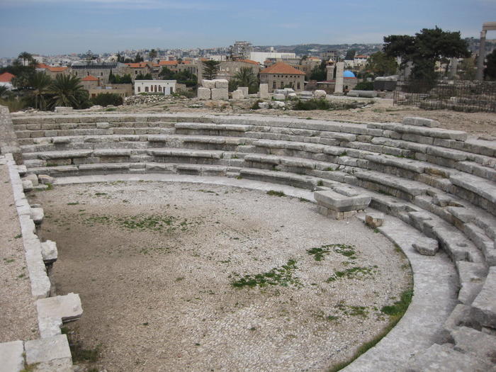 十字軍が砦を建設するために石を持ち出した「ローマ劇場」