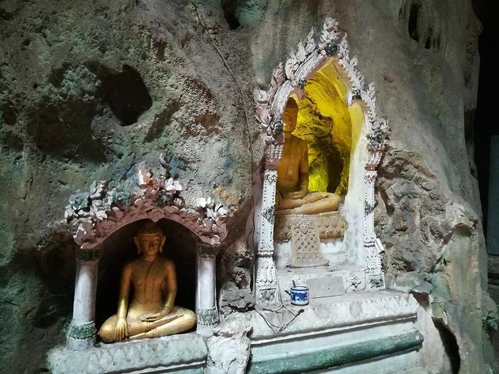 タイ　タムカオルアン　仏像