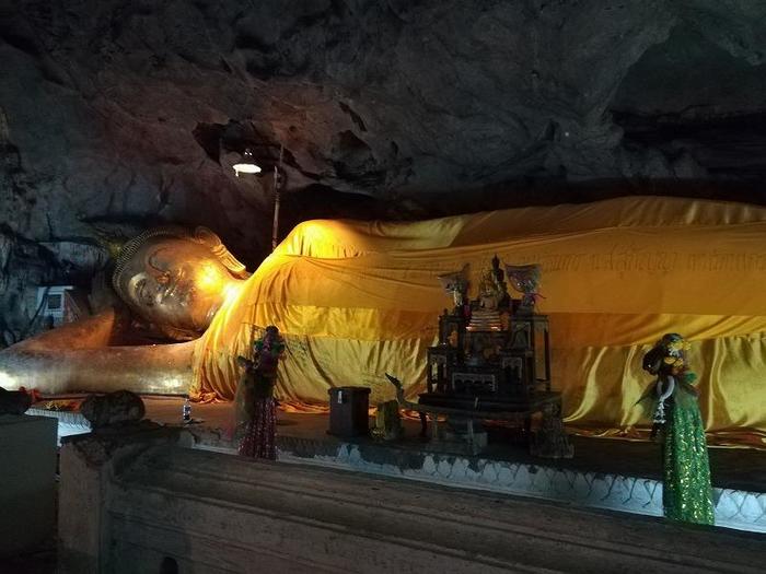 タイ　タムカオルアンの寝釈迦仏