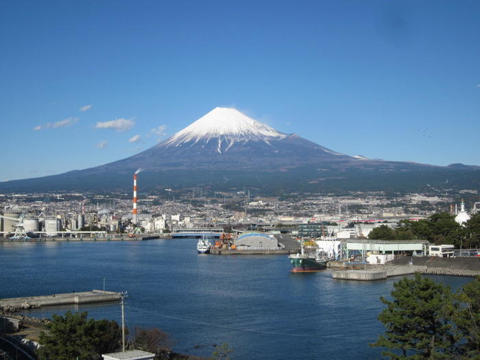 田子の浦港と富士山