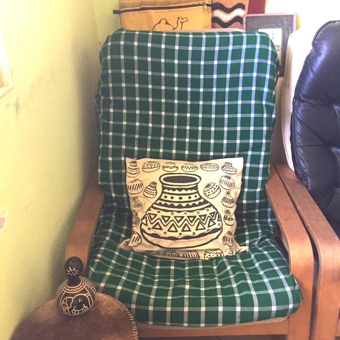 マサイ族のブランケットで覆ったソファ