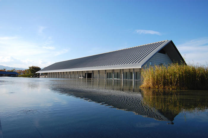 佐川美術館 水に浮かぶ建物 外観