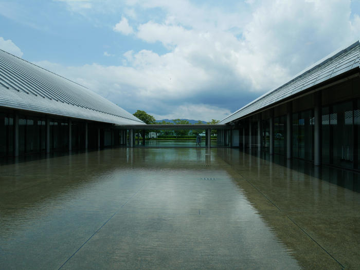 佐川美術館 水の中に浮かぶ建物
