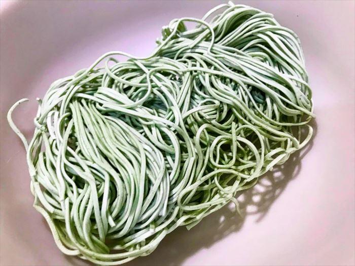 緑の麺