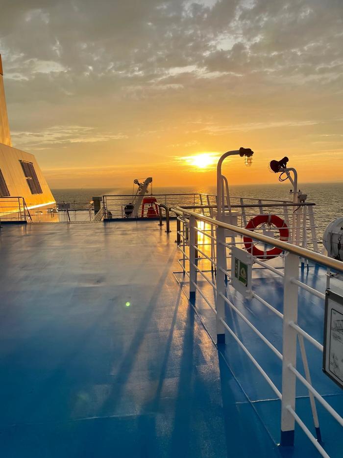 甲板から見た夕陽