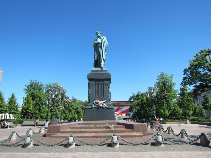 プーシキン広場銅像