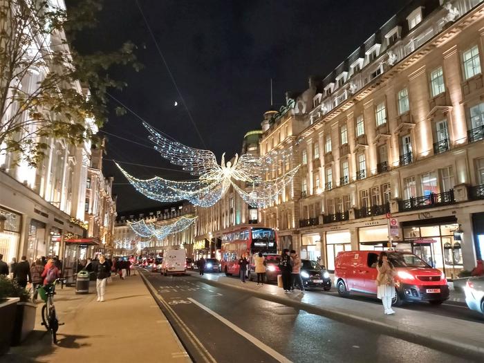 ロンドン、リージェント・ストリートのクリスマスイルミネーション