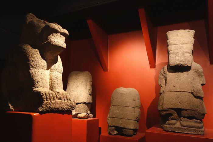 ティワナク文化の影響を受けたと考えられている石像