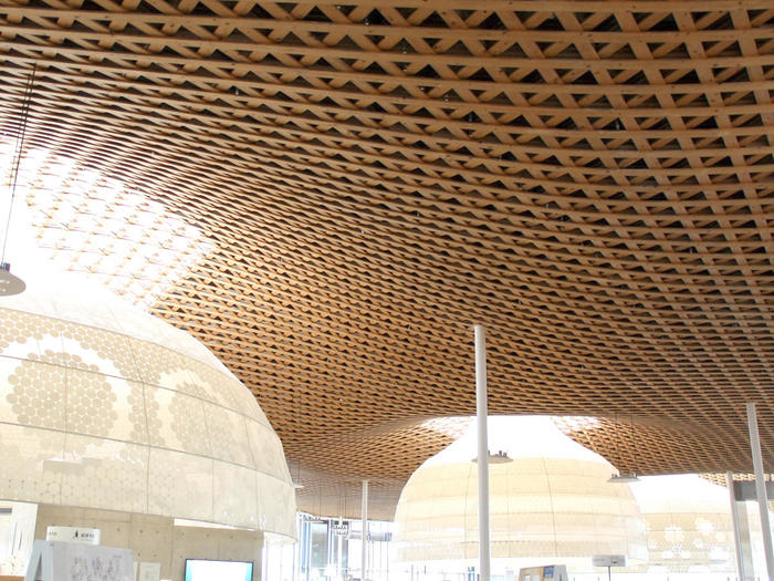 岐阜市立中央図書館の天井