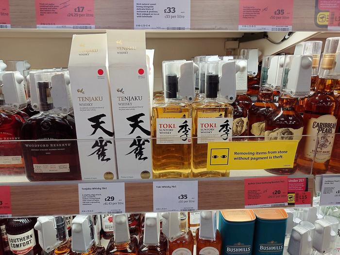イギリス　スーパーマーケットの日本のウィスキー