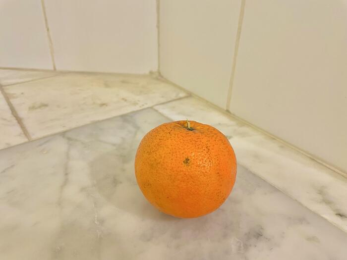 ハマムの中でオレンジ