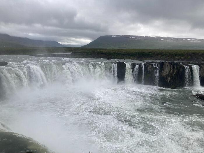 ゴーザフォス(Goðafoss)はアイスランドで「神の滝」