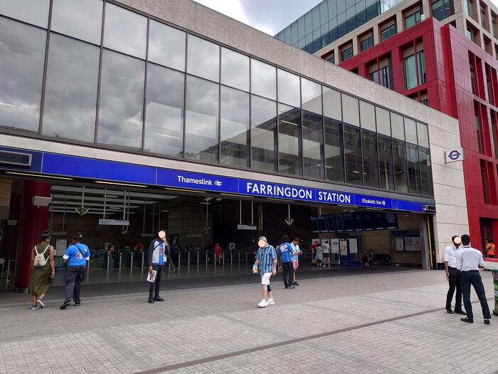 ロンドンのファリンドン駅、南側の駅舎