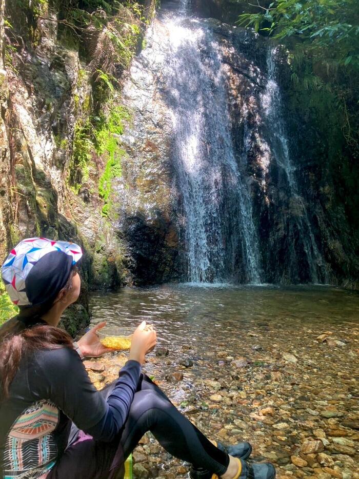 滝のマイナスイオンをたっぷり浴びながら、至福のお昼ごはん！