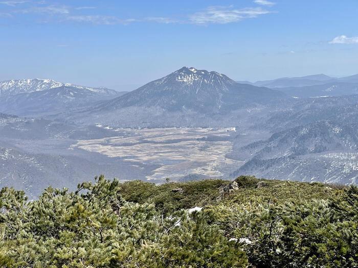山頂から見た尾瀬ヶ原と燧ヶ岳
