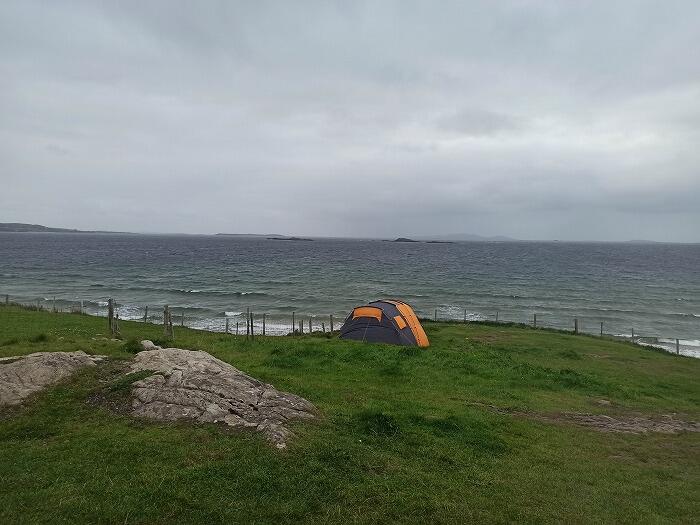 海の目の前に設営していたテント