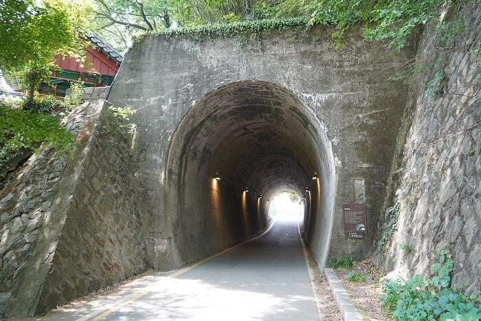 1931年に開通した全羅線のトンネルで、ドラマ『二十五、二十一』の撮影地