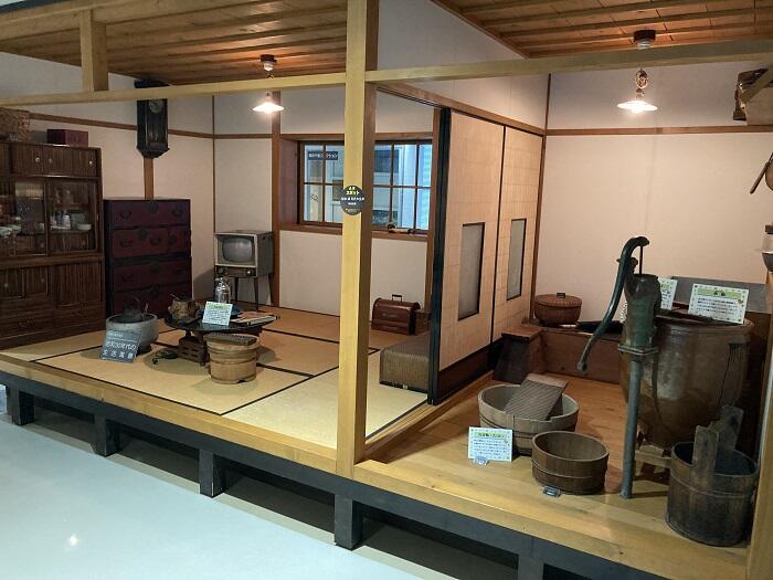 昭和の人々の生活用具の展示