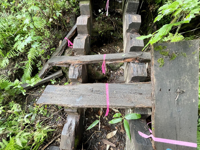 燧ヶ岳　御池ルート　崩壊した階段