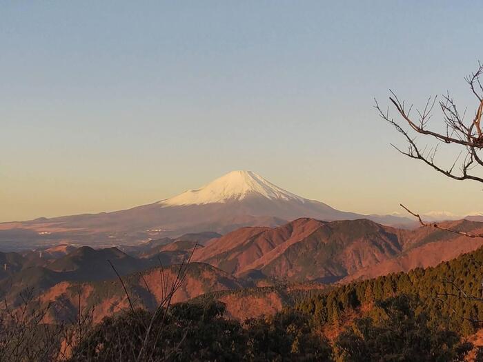 ご来光に染まる富士山